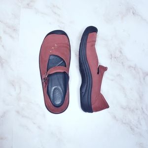 VGUC Keen red suede shoes.  Size 8.